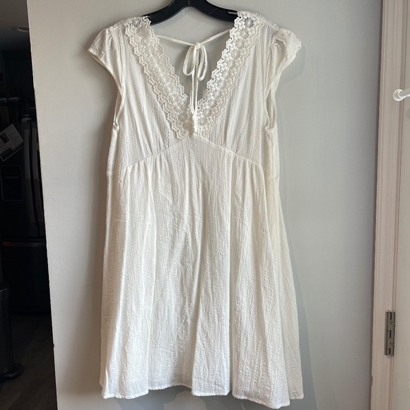 Hem & Thread White Babydoll Dress with Lace Trim Detail - Size Large - NWT - Picture 3 of 6